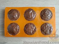 Фото приготовления рецепта: Творожные сырки в шоколаде, с вареньем - шаг №14