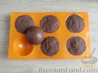 Фото приготовления рецепта: Творожные сырки в шоколаде, с вареньем - шаг №15