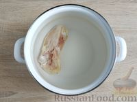Фото приготовления рецепта: Куриный суп с капустой и рисово-творожными фрикадельками - шаг №2