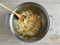 Фото приготовления рецепта: Куриный суп с капустой и рисово-творожными фрикадельками - шаг №9