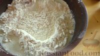 Фото приготовления рецепта: Дрожжевые булочки с чесноком, сыром и зеленью - шаг №3