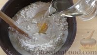Фото приготовления рецепта: Дрожжевые булочки с чесноком, сыром и зеленью - шаг №4