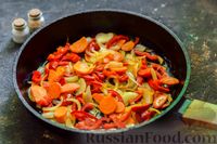 Фото приготовления рецепта: Куриный суп с плавленым сыром и болгарским перцем - шаг №8
