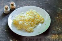 Фото приготовления рецепта: Куриный суп с плавленым сыром и болгарским перцем - шаг №9
