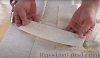 Фото приготовления рецепта: Пирог из лаваша с начинкой из мясного фарша и капусты - шаг №9
