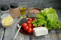 Фото приготовления рецепта: Салат с тунцом, фетой и помидорами - шаг №1