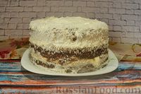 Фото приготовления рецепта: Пряный торт с сухофруктами, сгущёнкой и сливочно-сырным кремом - шаг №18
