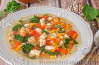 Фото к рецепту: Овощной суп с индейкой, перловкой и шпинатом