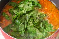 Фото приготовления рецепта: Овощной суп с индейкой, перловкой и шпинатом - шаг №19