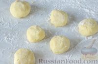 Фото приготовления рецепта: Картофельные зразы с консервированной рыбой и яйцами - шаг №11