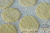 Фото приготовления рецепта: Картофельные зразы с консервированной рыбой и яйцами - шаг №12
