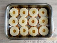 Фото приготовления рецепта: Рубленые куриные котлеты, запечённые с ананасом и сыром - шаг №11