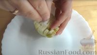 Фото приготовления рецепта: Закуска "Хризантемы" из баклажанов на пару, с куриным фаршем и сладким перцем - шаг №4