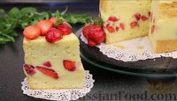 Фото приготовления рецепта: Бисквитный торт с заварным кремом и клубникой - шаг №25