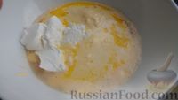 Фото приготовления рецепта: Кекс «Синнабон» с корицей и глазурью из сливочного сыра - шаг №5