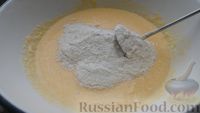 Фото приготовления рецепта: Кекс «Синнабон» с корицей и глазурью из сливочного сыра - шаг №7