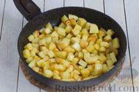 Фото приготовления рецепта: Суп с жареным картофелем, луком-пореем и сметанно-мучной заправкой - шаг №3