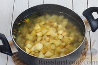 Фото приготовления рецепта: Суп с жареным картофелем, луком-пореем и сметанно-мучной заправкой - шаг №9