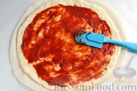 Фото приготовления рецепта: Быстрая пицца с колбасой и сыром - шаг №10