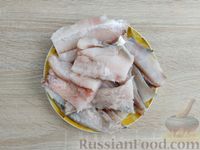 Фото приготовления рецепта: Рыба, запечённая с овощами и консервированной фасолью - шаг №2