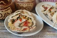 Фото к рецепту: Куриный рулет с сыром, помидором и болгарским перцем (в духовке)