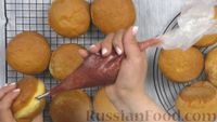 Фото приготовления рецепта: Пончики "Берлинеры" с клубничной начинкой - шаг №21