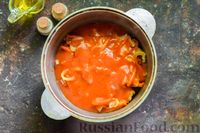 Фото приготовления рецепта: Хек, тушенный в томатном соусе, с луком и морковью - шаг №15