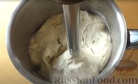 Фото приготовления рецепта: Торт-мороженое "Сникерс" из бананов, сгущенки и арахиса - шаг №7