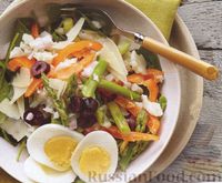 Фото к рецепту: Салат из спаржи, цветной капусты и сладкого перца, со шпинатом и маслинами