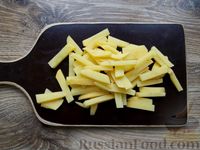 Фото приготовления рецепта: Картофельные котлеты с колбасой - шаг №7
