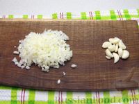 Фото приготовления рецепта: Колбаски из мясного фарша с чесноком (на сковороде) - шаг №3
