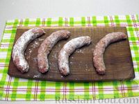 Фото приготовления рецепта: Колбаски из мясного фарша с чесноком (на сковороде) - шаг №8