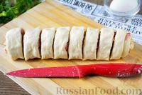 Фото приготовления рецепта: Мини-слойки с колбасой и сыром - шаг №9