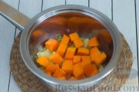 Фото приготовления рецепта: Кукурузно-тыквенный суп-пюре - шаг №4