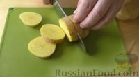 Фото приготовления рецепта: Запечённый картофель со сливочным маслом, чесноком и травами - шаг №2
