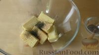 Фото приготовления рецепта: Запечённый картофель со сливочным маслом, чесноком и травами - шаг №3