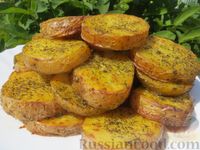 Фото приготовления рецепта: Запечённый картофель со сливочным маслом, чесноком и травами - шаг №6