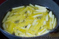 Фото приготовления рецепта: Картошка фри с черемшой - шаг №4