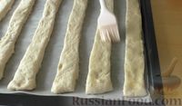 Фото приготовления рецепта: Cырно-чесночные хлебные палочки - шаг №9