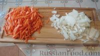 Фото приготовления рецепта: Суп с капустой, консервированным горошком и макаронами (на говяжьем бульоне) - шаг №5