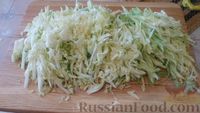 Фото приготовления рецепта: Суп с капустой, консервированным горошком и макаронами (на говяжьем бульоне) - шаг №6
