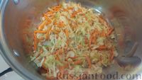 Фото приготовления рецепта: Суп с капустой, консервированным горошком и макаронами (на говяжьем бульоне) - шаг №10