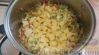 Фото приготовления рецепта: Суп с капустой, консервированным горошком и макаронами (на говяжьем бульоне) - шаг №12