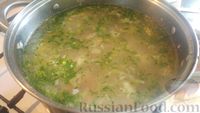 Фото приготовления рецепта: Суп с капустой, консервированным горошком и макаронами (на говяжьем бульоне) - шаг №19