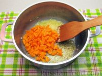 Фото приготовления рецепта: Картофельный суп с плавленым сыром - шаг №5