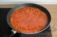 Фото приготовления рецепта: Тефтели с сыром, тушенные в томатном соусе, с оливками - шаг №9