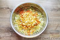 Фото приготовления рецепта: Овощной салат с кальмарами и кукурузой - шаг №9