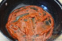 Фото приготовления рецепта: Спагетти под томатным соусом - шаг №8