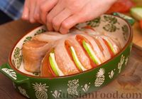 Фото приготовления рецепта: Сочная куриная грудка, фаршированная кабачками, помидорами и сыром - шаг №10