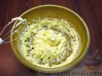 Фото приготовления рецепта: Томатный суп с консервированным горошком и адыгейским сыром - шаг №7